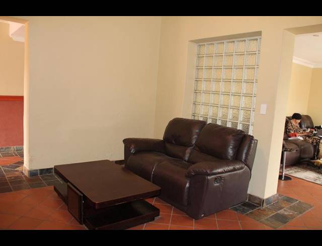 3 BEDROOM HOUSE FOR SALE IN KENSINGTON